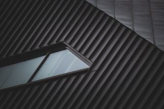 Fenêtre en losange ouvrante : modèles, dimensions et prix de pose