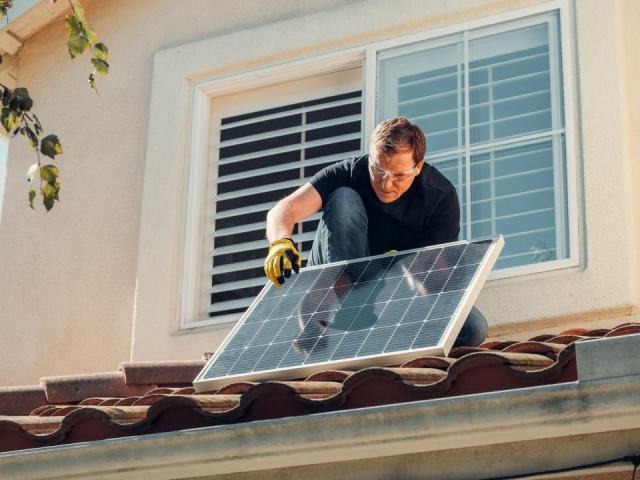 Panneaux solaires photovoltaiques : tout savoir avant de se lancer Panneaux solaires photovoltaiques : tout savoir avant de se lancer